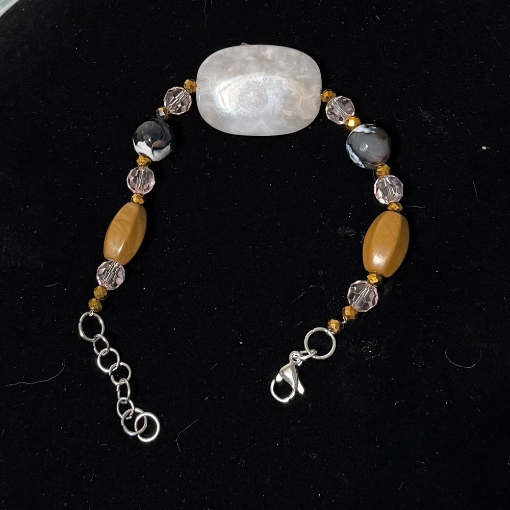 Elegant Beaded Bracelet with White and Brown Accents